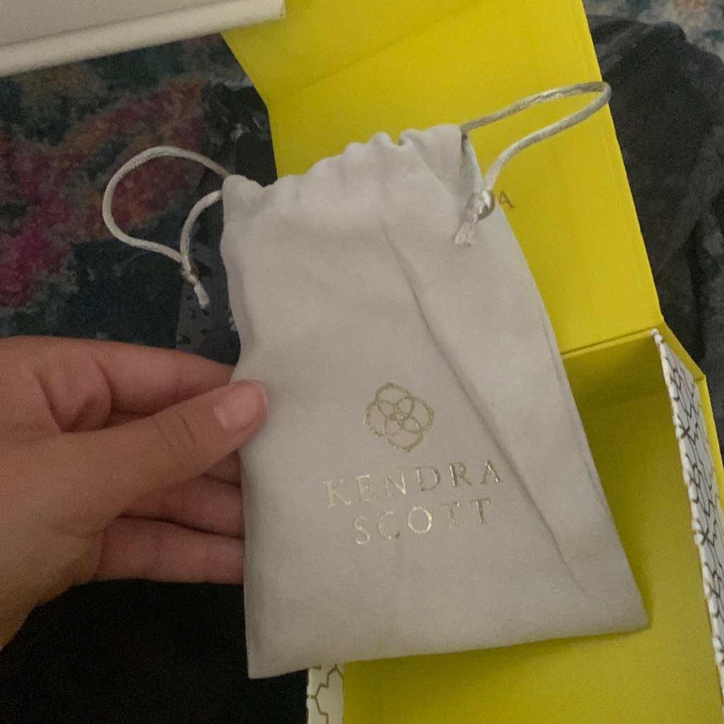 Brand New Kendra Scott Heart Neckalce